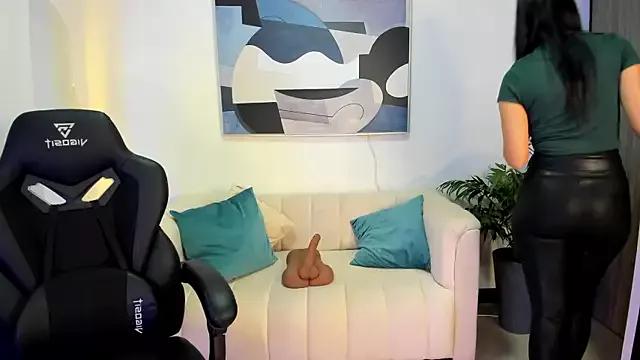 Explore our live girls sluts from our Custom and Multi clubs and checkout exclusive access to highly interactive content, such as shape, hair, titties, pussy type and many more.