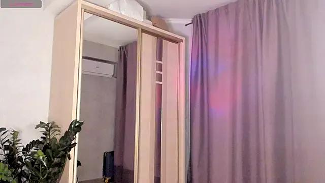 SaraShine_ from StripChat is Freechat