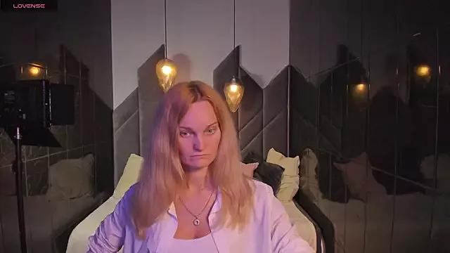 SaraSubtlety from StripChat is Freechat
