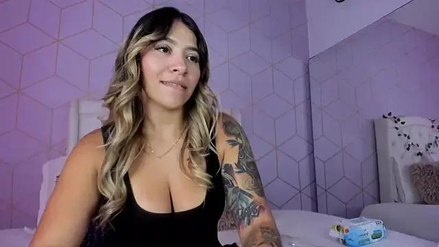 SaraWesst from StripChat