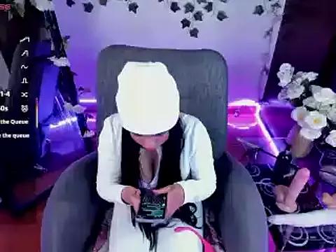 Explore our live girls sluts from our Custom and Multi clubs and checkout exclusive access to highly interactive content, such as shape, hair, titties, pussy type and many more.