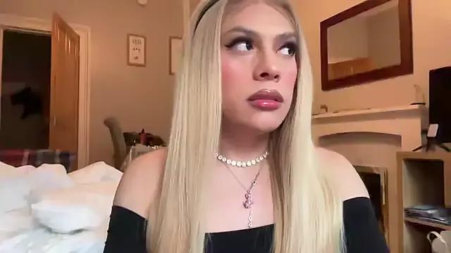 saray_doll from StripChat