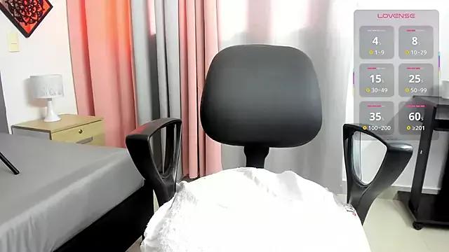 saray_reese from StripChat