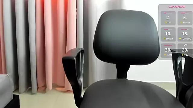 saray_reese from StripChat