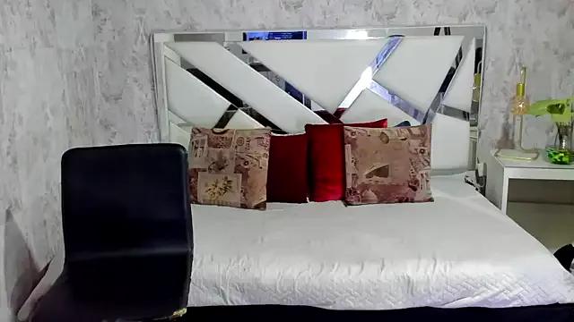 Explore our live girls sluts from our Custom and Multi clubs and checkout exclusive access to highly interactive content, such as shape, hair, titties, pussy type and many more.