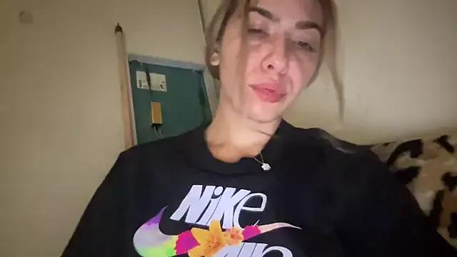 sarrah_rossy from StripChat is Freechat