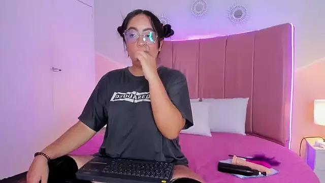Explore our live girls sluts from our Custom and Multi clubs and checkout exclusive access to highly interactive content, such as shape, hair, titties, pussy type and many more.