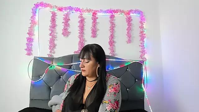 Explore our live girls sluts from our Custom and Multi clubs and checkout exclusive access to highly interactive content, such as shape, hair, titties, pussy type and many more.