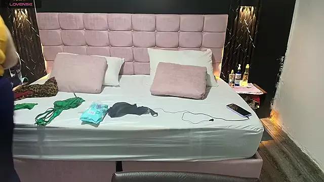 SashaRosee_ from StripChat is Freechat