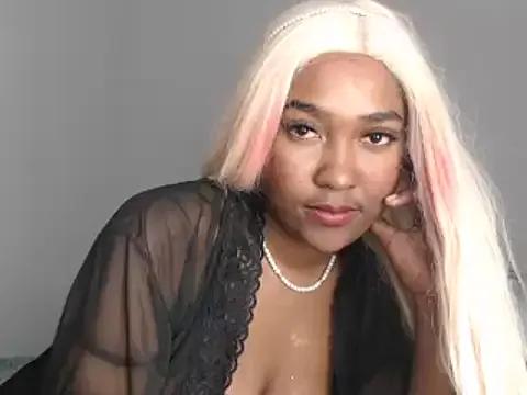 sasharuxxo from StripChat is Freechat