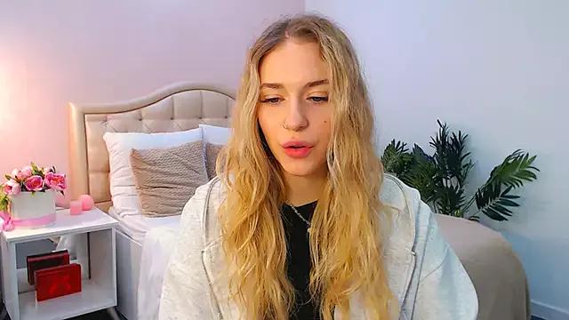 Explore our live girls sluts from our Custom and Multi clubs and checkout exclusive access to highly interactive content, such as shape, hair, titties, pussy type and many more.