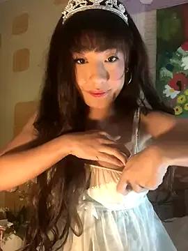 SassyLaurier from StripChat