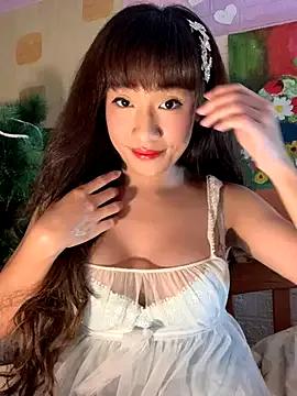 SassyLaurier from StripChat