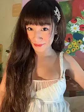 SassyLaurier from StripChat