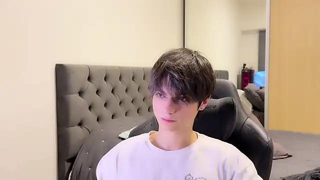 SasukeUhchiaa from StripChat
