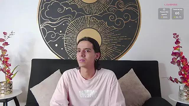 saul_stonee from StripChat is Freechat