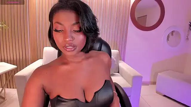 SavannahStorm from StripChat
