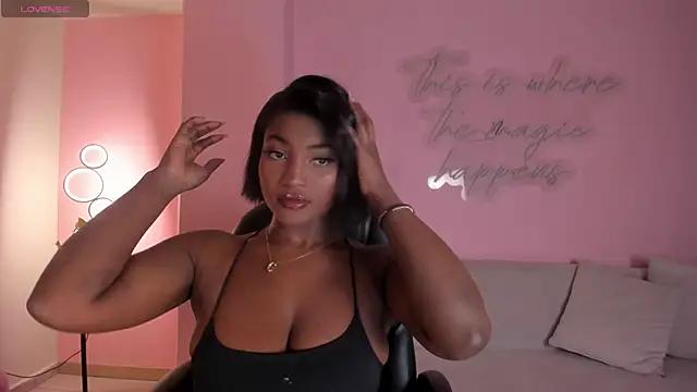 SavannahStorm from StripChat