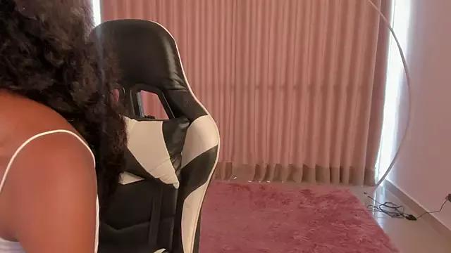 SavannahWildee from StripChat
