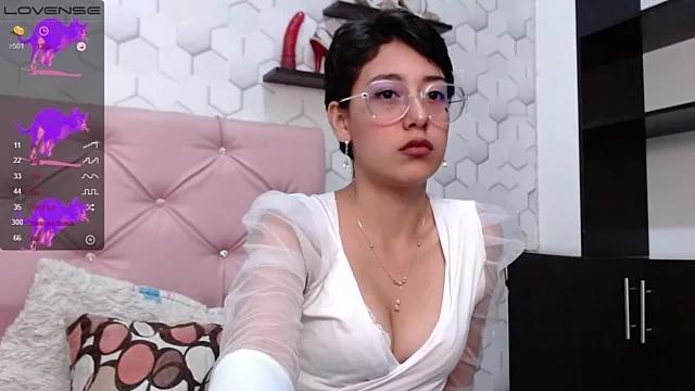Explore our live girls sluts from our Custom and Multi clubs and checkout exclusive access to highly interactive content, such as shape, hair, titties, pussy type and many more.