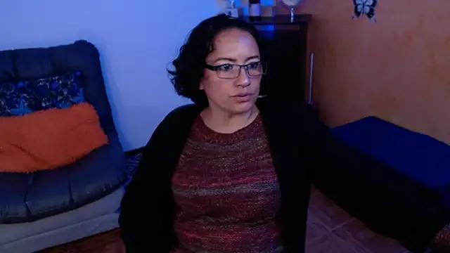 Explore our live girls sluts from our Custom and Multi clubs and checkout exclusive access to highly interactive content, such as shape, hair, titties, pussy type and many more.