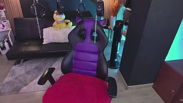 Explore our live girls sluts from our Custom and Multi clubs and checkout exclusive access to highly interactive content, such as shape, hair, titties, pussy type and many more.