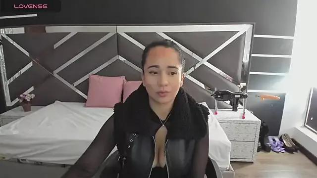 Explore our live girls sluts from our Custom and Multi clubs and checkout exclusive access to highly interactive content, such as shape, hair, titties, pussy type and many more.