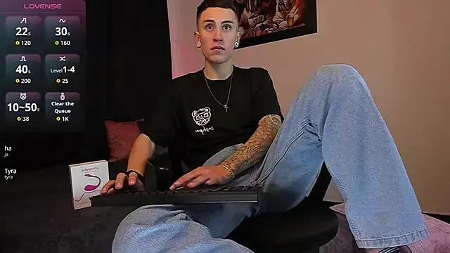 Sebas_maverick from StripChat is Freechat
