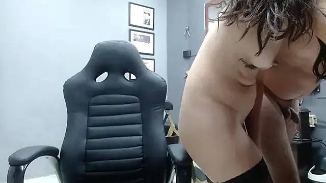 Explore our live girls sluts from our Custom and Multi clubs and checkout exclusive access to highly interactive content, such as shape, hair, titties, pussy type and many more.