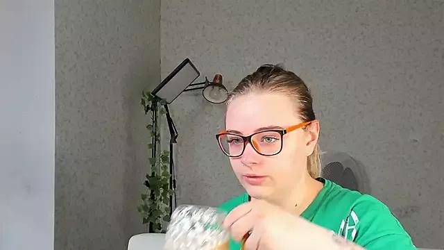 Seductive_She_Wolf from StripChat is Freechat