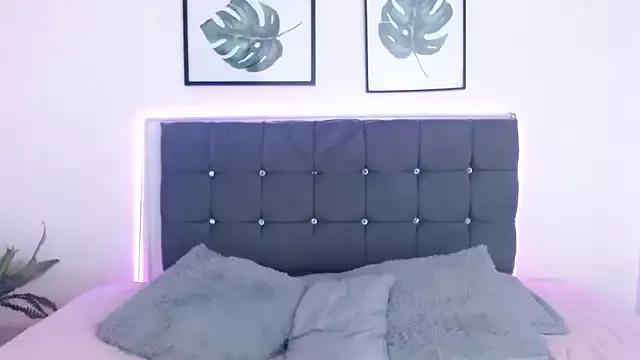 Explore our live girls sluts from our Custom and Multi clubs and checkout exclusive access to highly interactive content, such as shape, hair, titties, pussy type and many more.