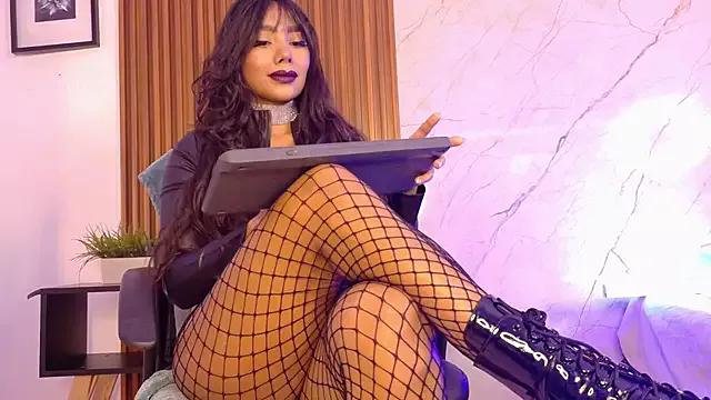 Explore our live girls sluts from our Custom and Multi clubs and checkout exclusive access to highly interactive content, such as shape, hair, titties, pussy type and many more.