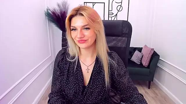 SelenaeMoore from StripChat