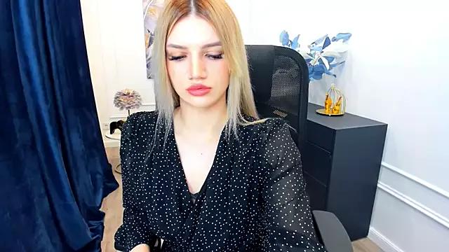 Explore our live girls sluts from our Custom and Multi clubs and checkout exclusive access to highly interactive content, such as shape, hair, titties, pussy type and many more.