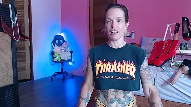 selenafitmusclemommy from StripChat