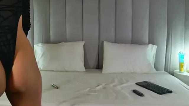 Explore our live girls sluts from our Custom and Multi clubs and checkout exclusive access to highly interactive content, such as shape, hair, titties, pussy type and many more.