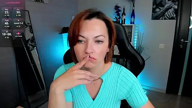 Serena_Woods from StripChat