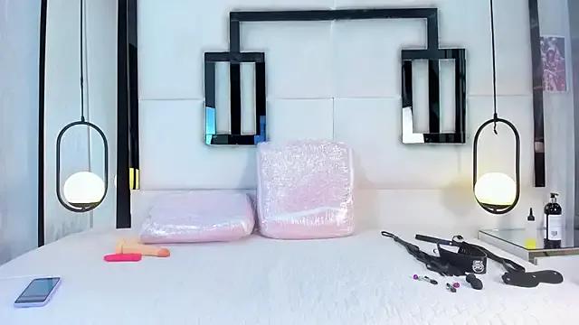 Explore our live girls sluts from our Custom and Multi clubs and checkout exclusive access to highly interactive content, such as shape, hair, titties, pussy type and many more.