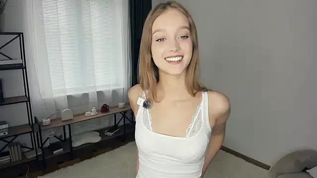 SerrenaAa from StripChat is Freechat