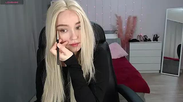 Explore our live girls sluts from our Custom and Multi clubs and checkout exclusive access to highly interactive content, such as shape, hair, titties, pussy type and many more.