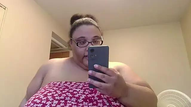 SexyBBW10790 from StripChat is Freechat
