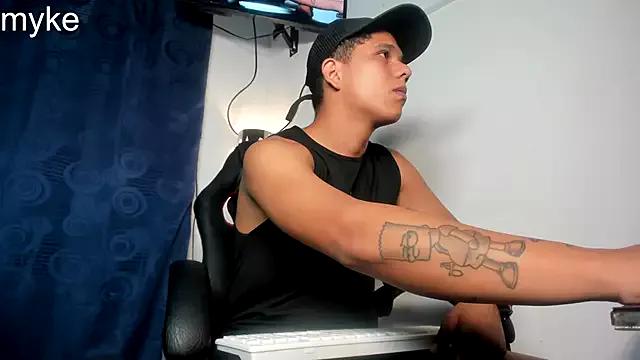 sexymike22cm from StripChat is Freechat