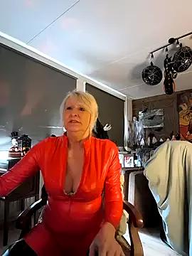 SexyMilfTascha from StripChat is Freechat
