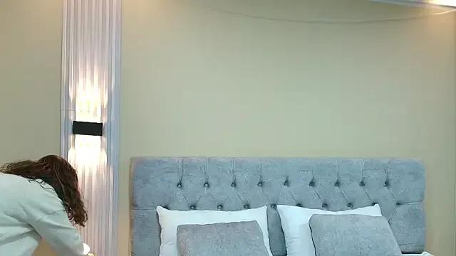 Explore our live girls sluts from our Custom and Multi clubs and checkout exclusive access to highly interactive content, such as shape, hair, titties, pussy type and many more.