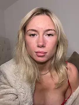 SexySaraxxoo from StripChat is Freechat