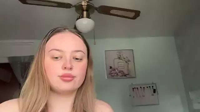 Explore our live girls sluts from our Custom and Multi clubs and checkout exclusive access to highly interactive content, such as shape, hair, titties, pussy type and many more.