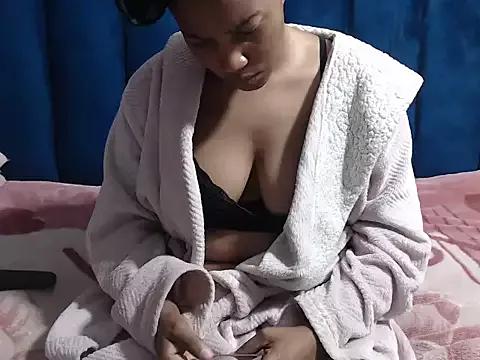 SexytaniaX from StripChat is Freechat