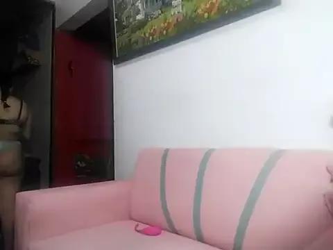 Shakiraa_ from StripChat is Freechat