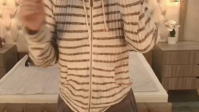 Explore our live girls sluts from our Custom and Multi clubs and checkout exclusive access to highly interactive content, such as shape, hair, titties, pussy type and many more.