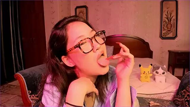 Sharlin_b webcams show profile image 